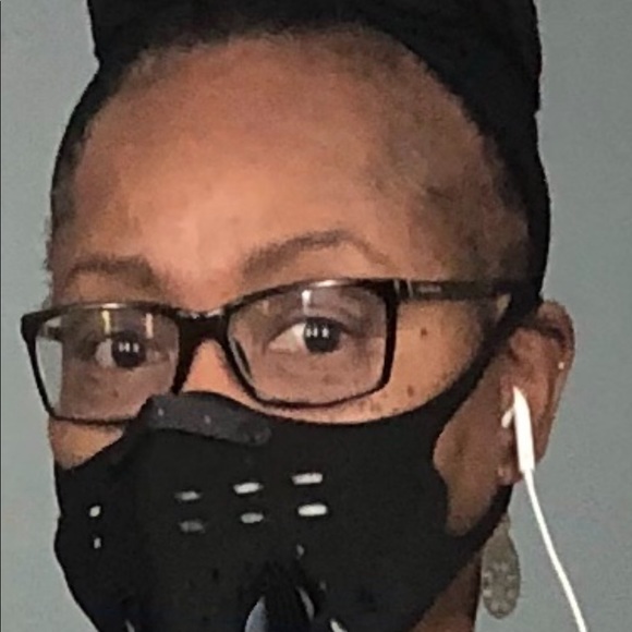 Meet your Posher, Cheryl - Picture 2 of 2